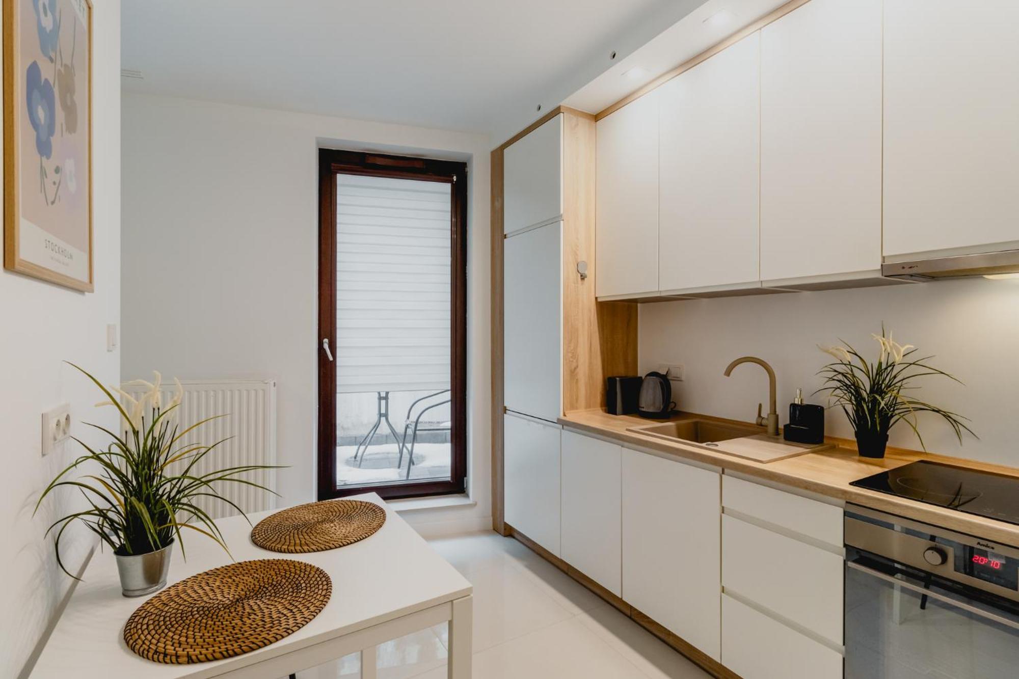 Apartment - Great Location-cozy With Balcony - Towarowa