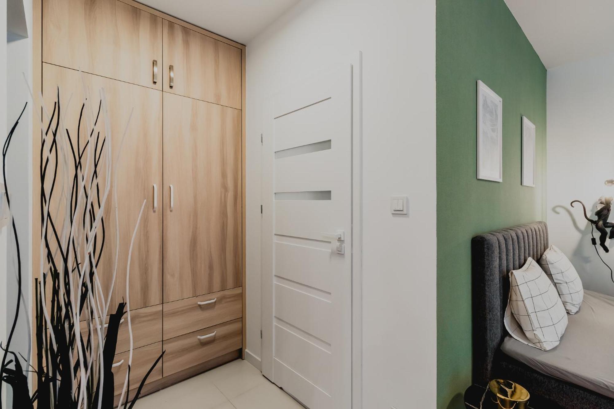 - Great Location-cozy With Balcony - Towarowa Apartment Warsaw