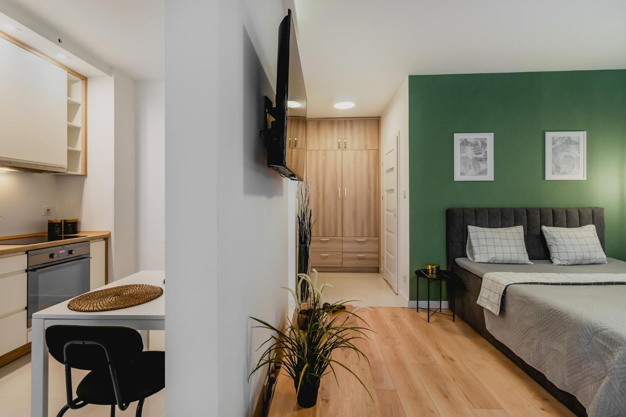 - Great Location-cozy With Balcony - Towarowa *