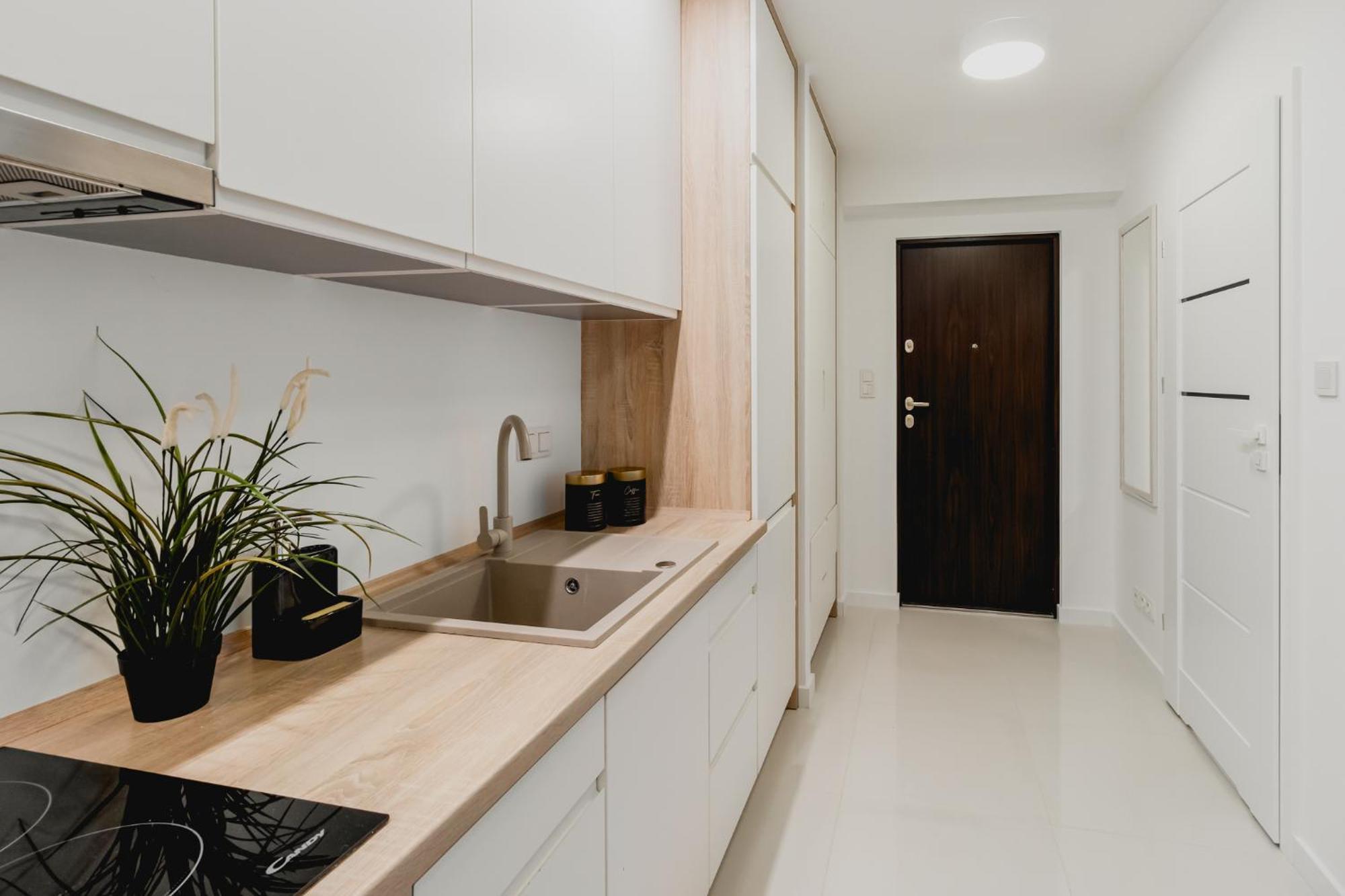 - Great Location-cozy With Balcony - Towarowa Apartment *