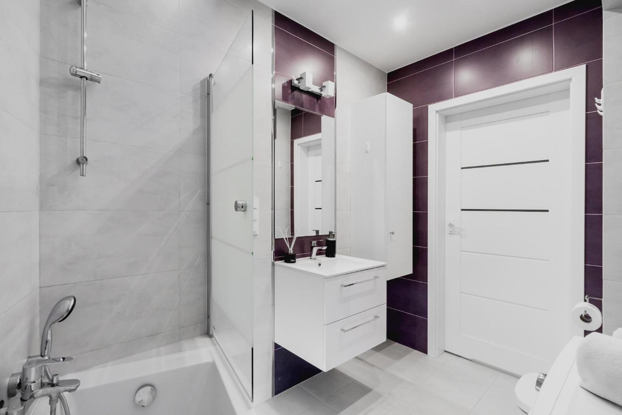 - Great Location-cozy With Balcony - Towarowa Apartment